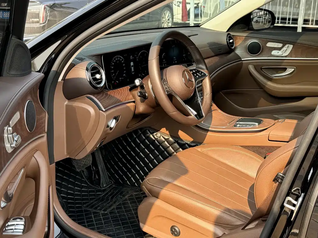 Mercedes-Benz E-Class — миниатюра 7