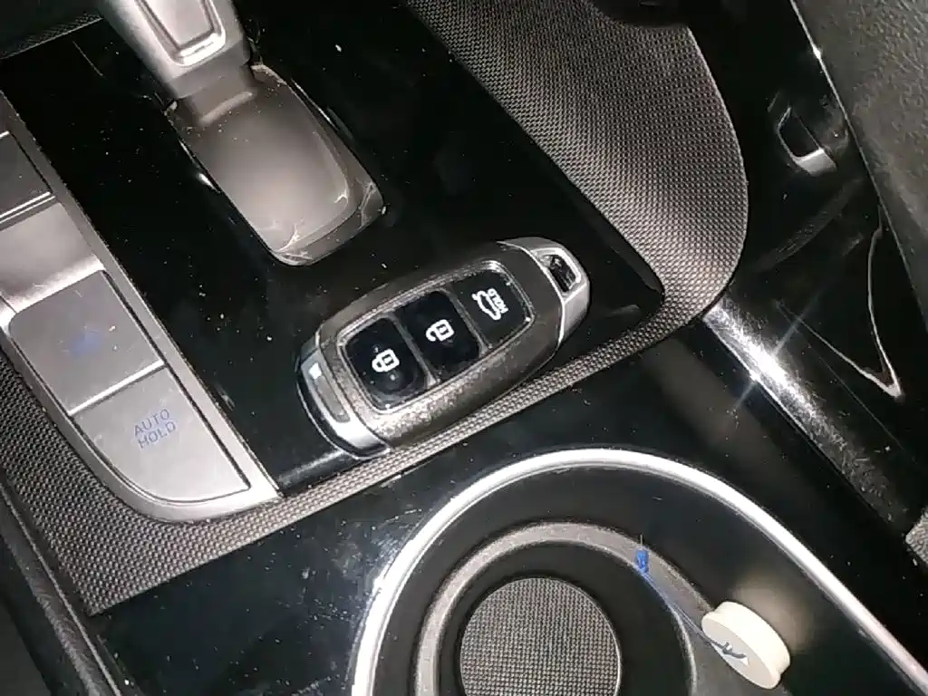 Hyundai Elantra — миниатюра 9
