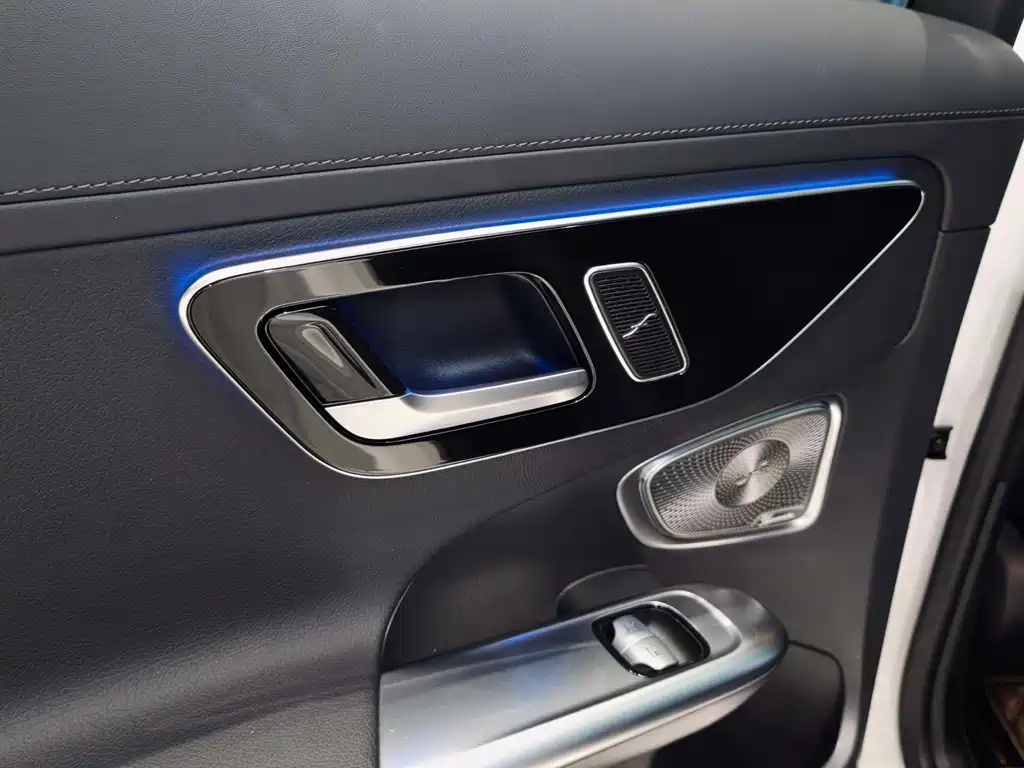 Mercedes-Benz C-Class — миниатюра 14