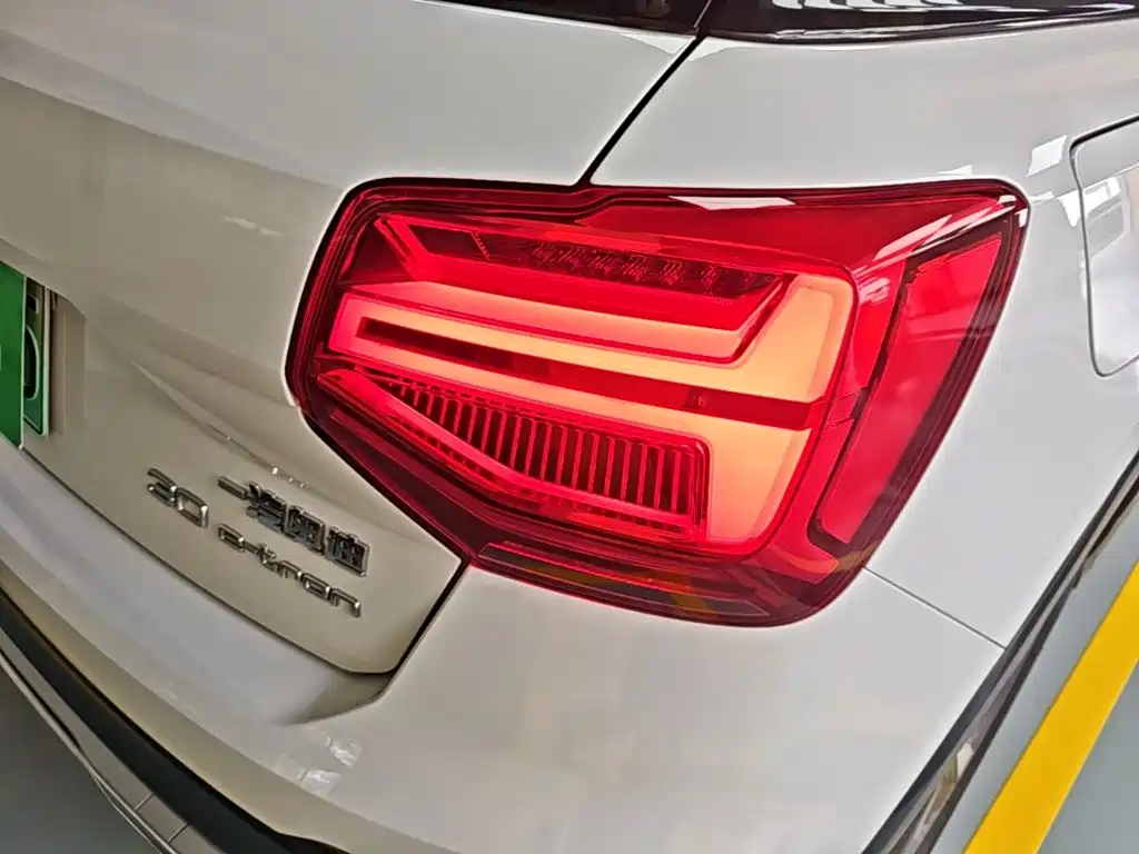Audi Q2L e-tron — миниатюра 8