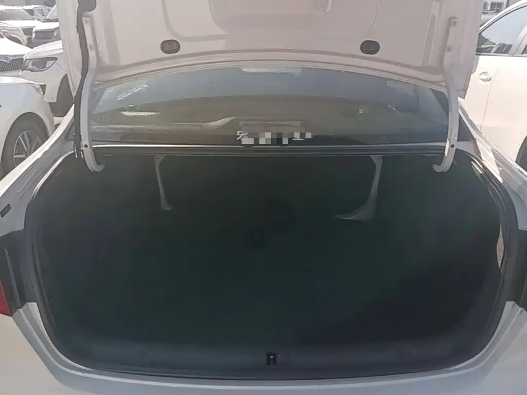 Volkswagen Lavida — миниатюра 19