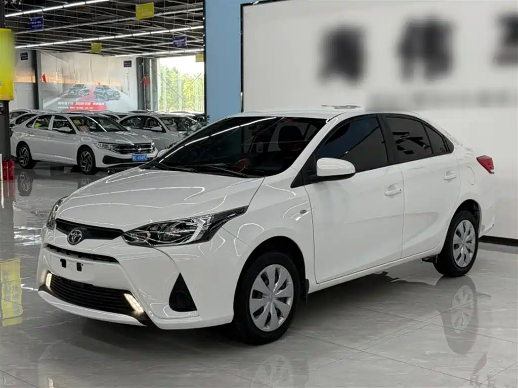 Toyota Yaris L 2021