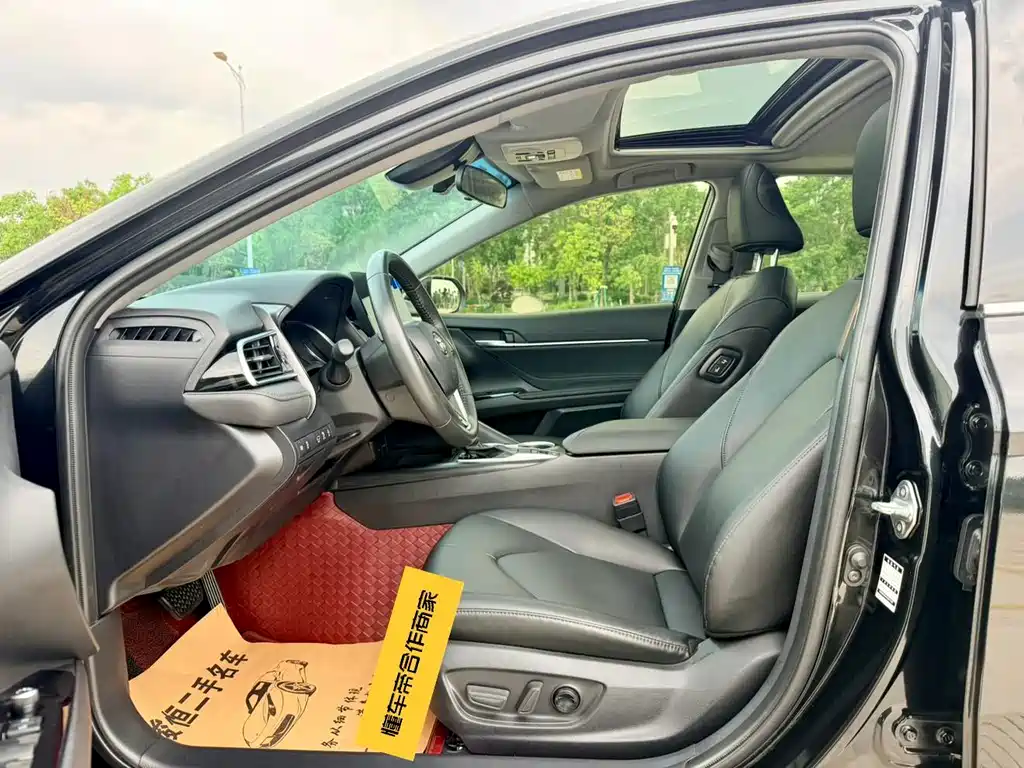 Toyota Camry — миниатюра 13