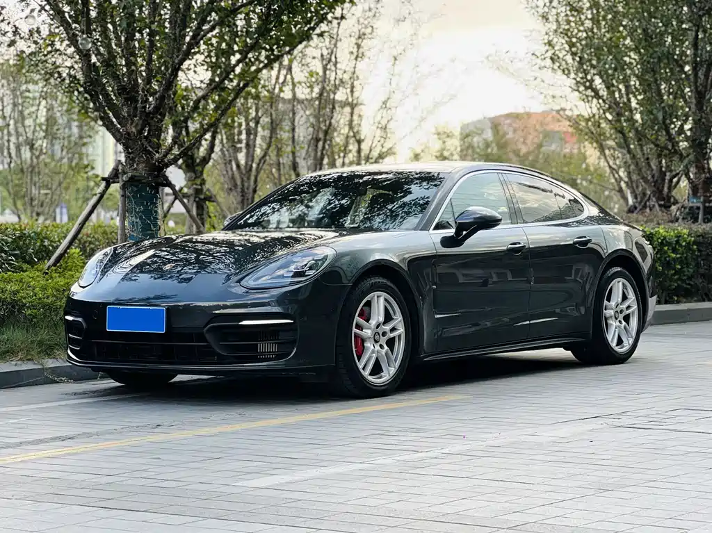 Porsche Panamera 2023
