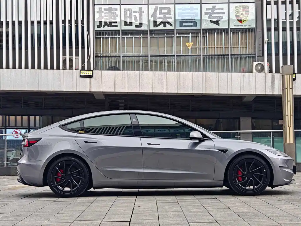 Tesla Model 3 — миниатюра 9
