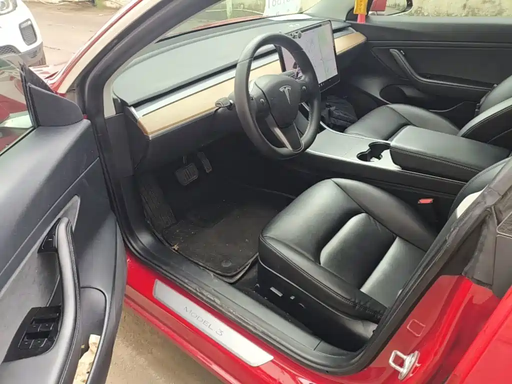 Tesla Model 3 — миниатюра 16