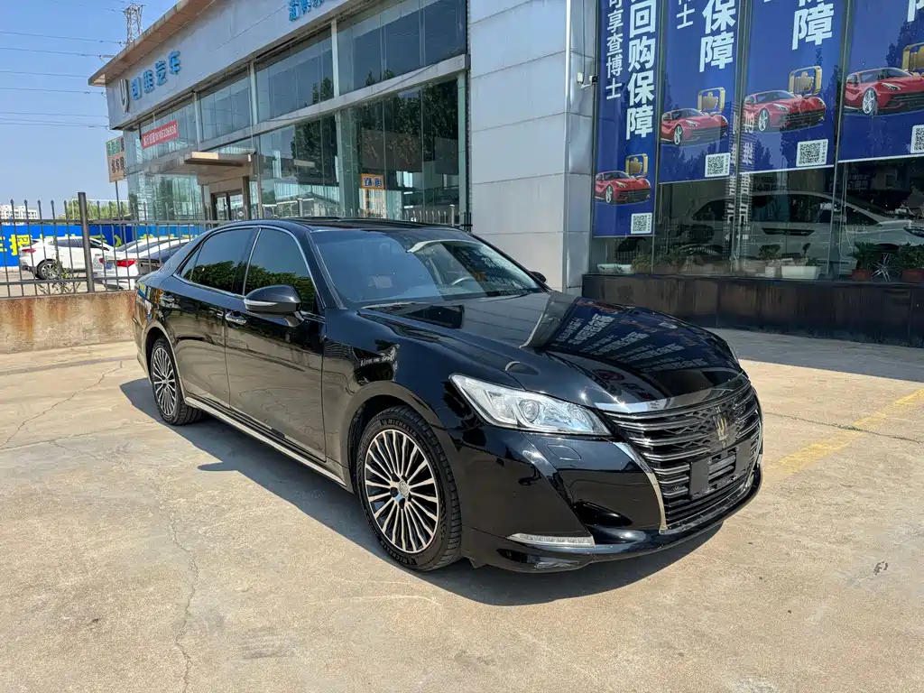 Toyota Crown — миниатюра 3