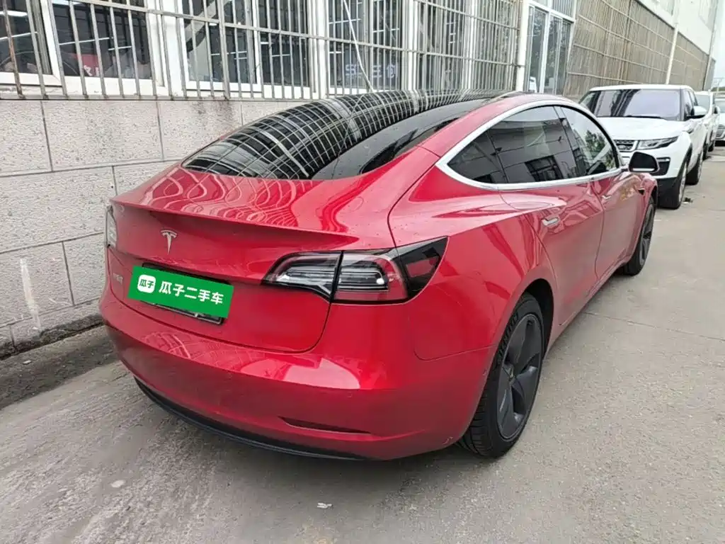 Tesla Model 3 — миниатюра 7