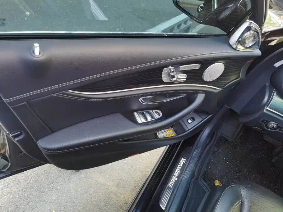 Mercedes-Benz E-Class — миниатюра 7