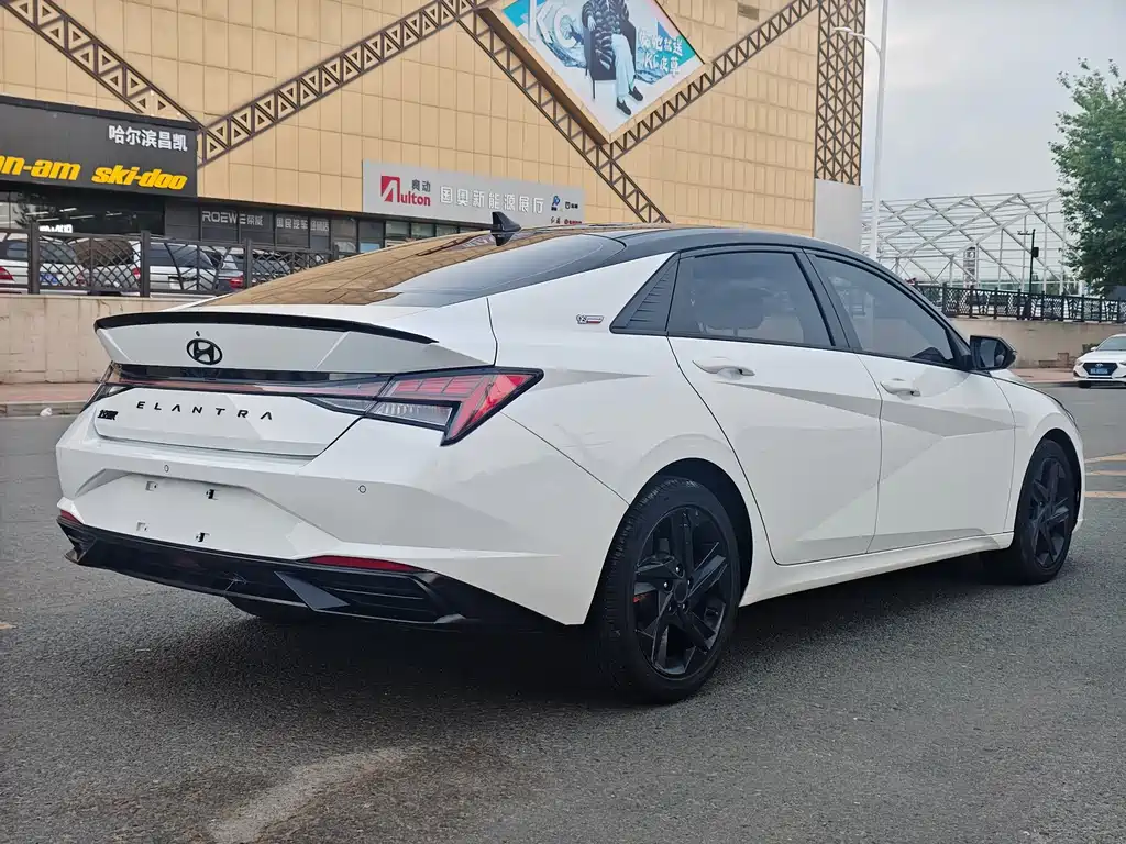 Hyundai Elantra — миниатюра 3