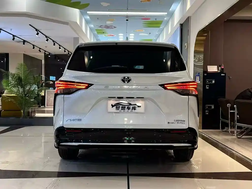 Toyota Sienna 2024 2.5L Luxury