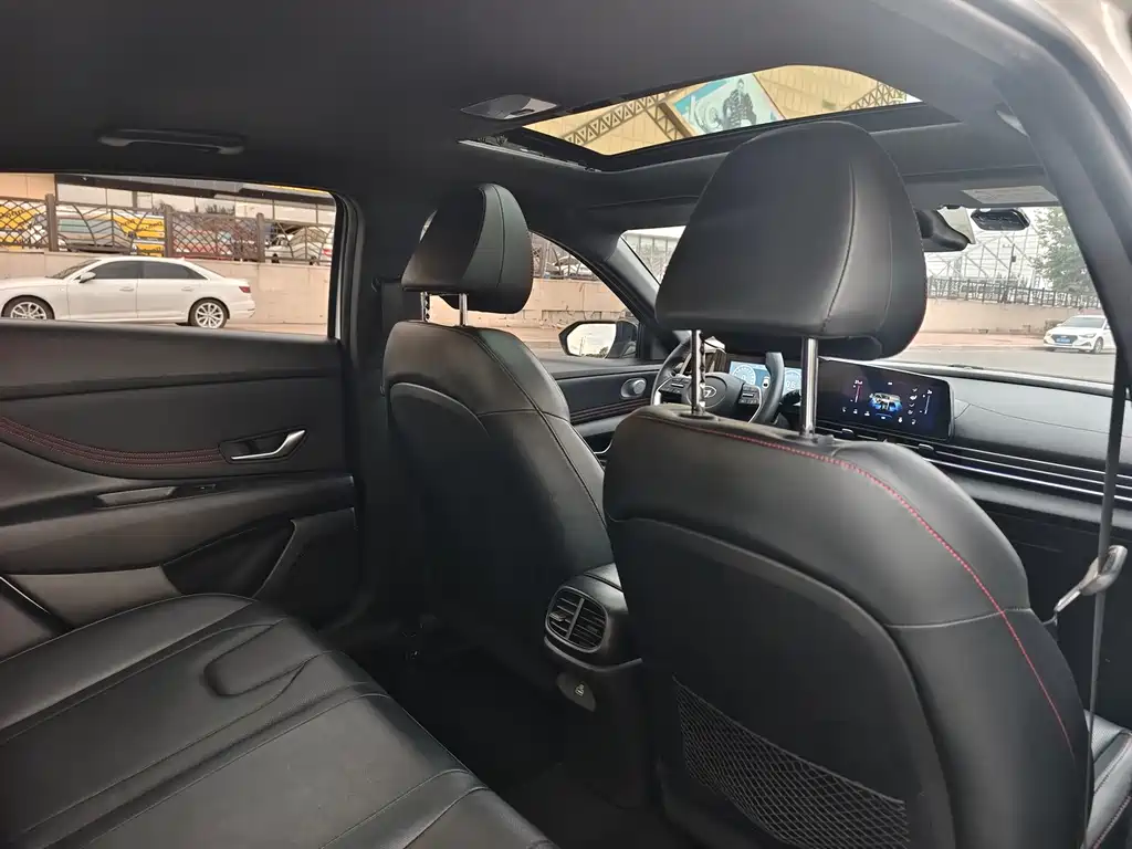 Hyundai Elantra — миниатюра 14