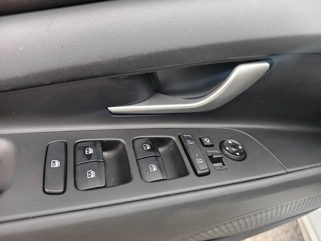 Hyundai Elantra — миниатюра 8