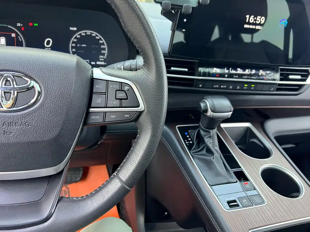 Toyota Granvia — миниатюра 14