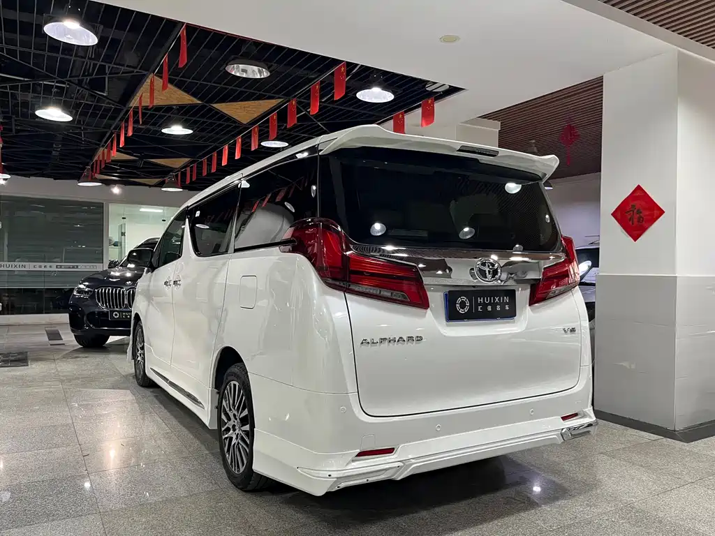 Toyota Alphard — миниатюра 15