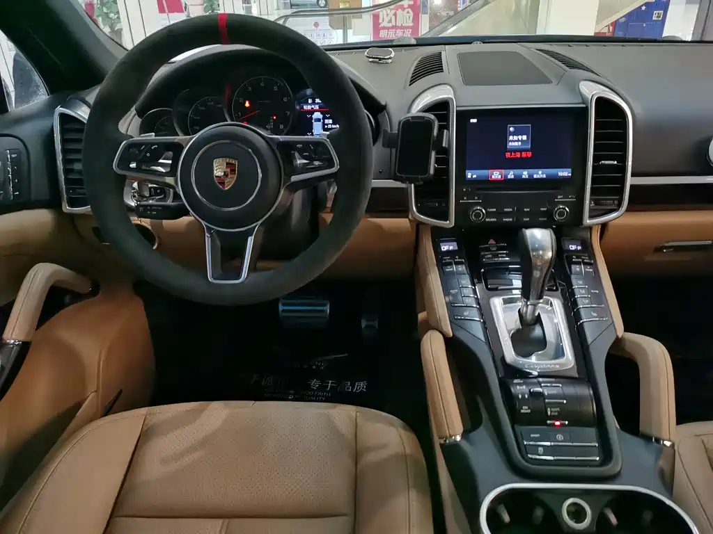 Porsche Cayenne — миниатюра 10