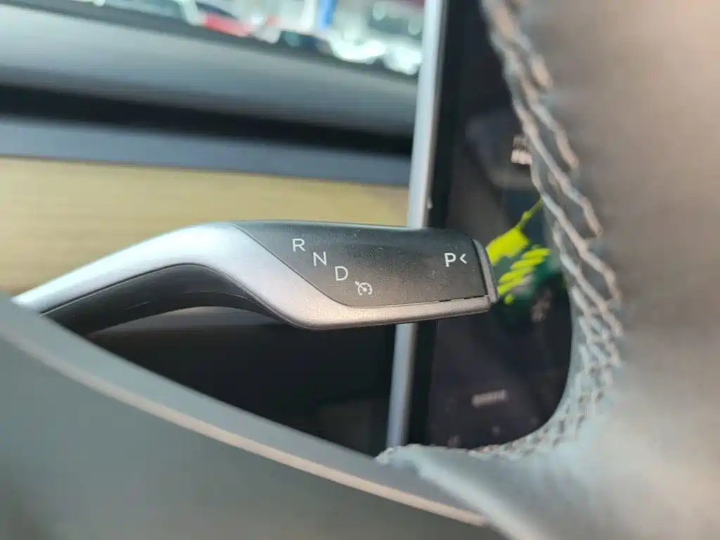 Tesla Model Y — миниатюра 14