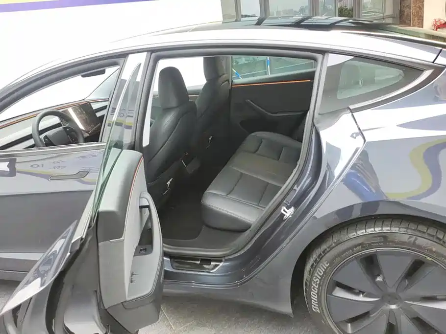 Tesla Model 3 — миниатюра 11