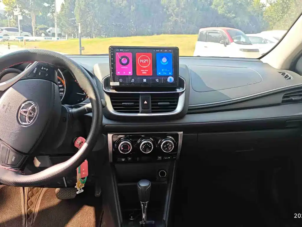 Toyota Yaris L — миниатюра 9