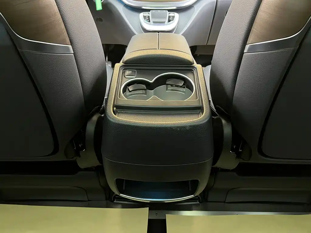 Mercedes-Benz V-Class — миниатюра 18