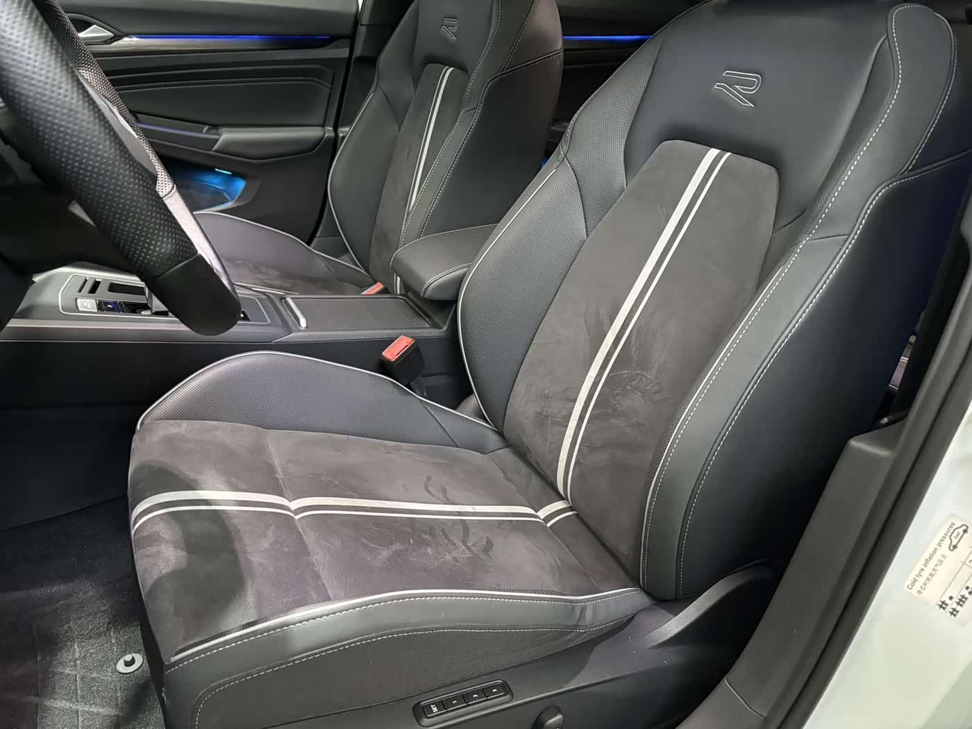 Volkswagen Golf 1.4 л 2022 г. Белый, пробег 35000 км
