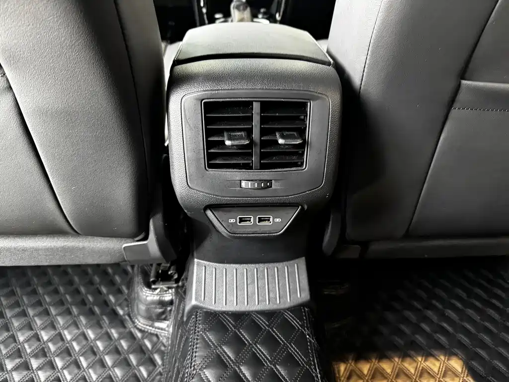 Volkswagen T-Roc — миниатюра 10