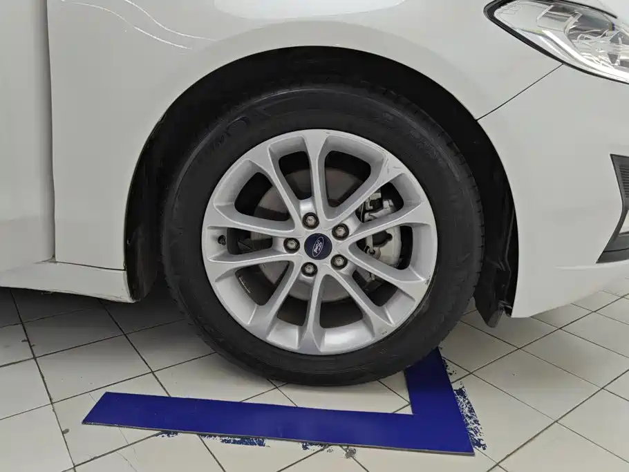 Ford Mondeo — миниатюра 6