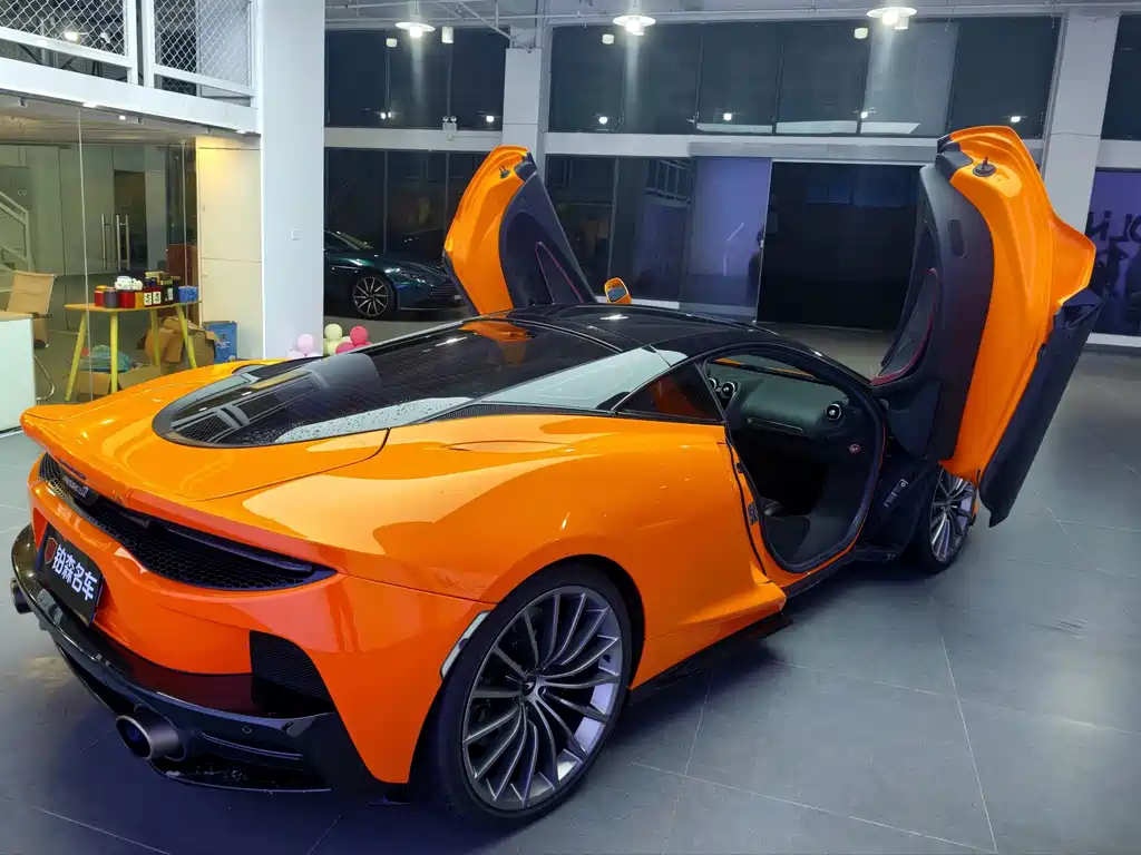 McLaren GT — миниатюра 5