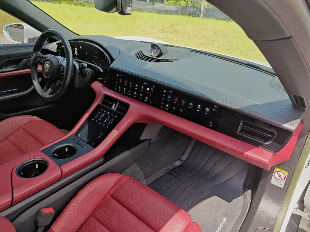 Porsche Taycan — миниатюра 12