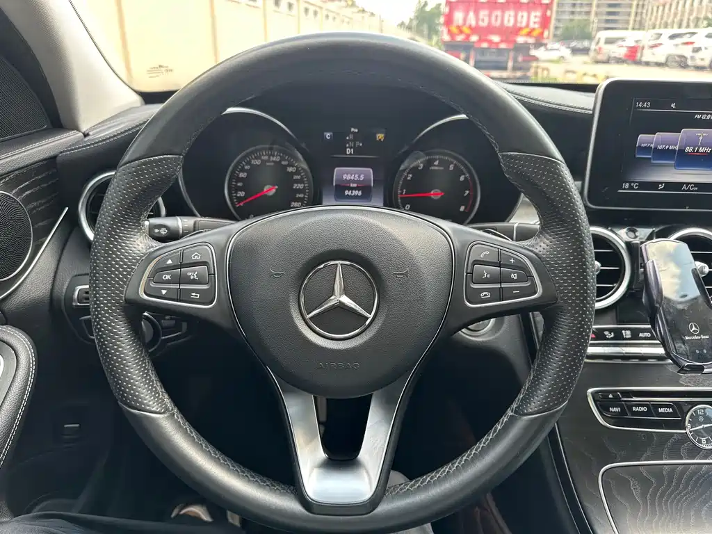 Mercedes-Benz C-Class — миниатюра 11