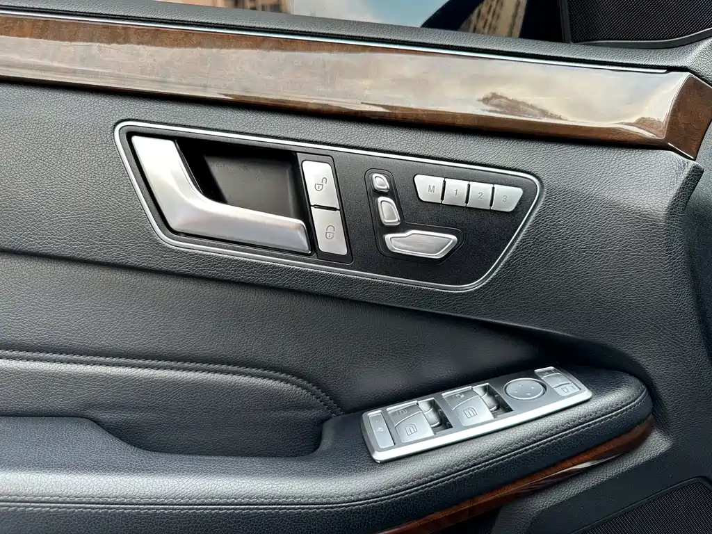 Mercedes-Benz E-Class — миниатюра 25
