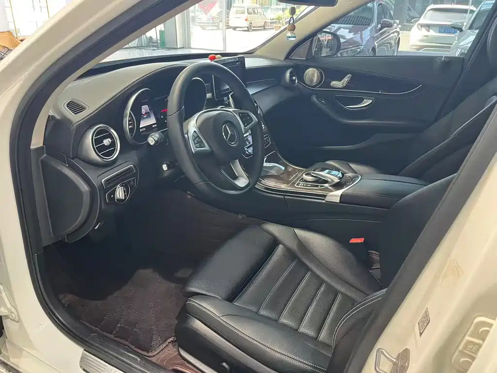 Mercedes-Benz C-Class — миниатюра 6