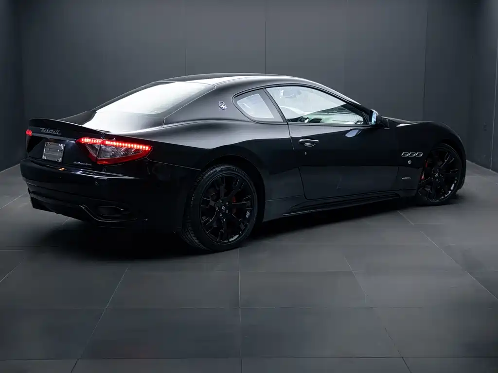 Maserati GranTurismo — миниатюра 6
