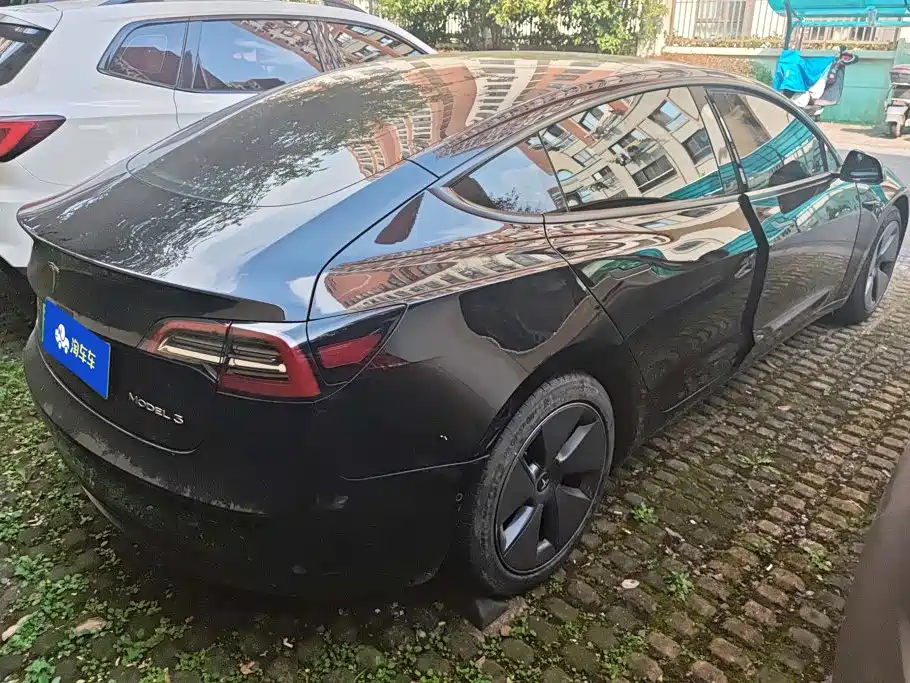 Tesla Model 3 — миниатюра 3