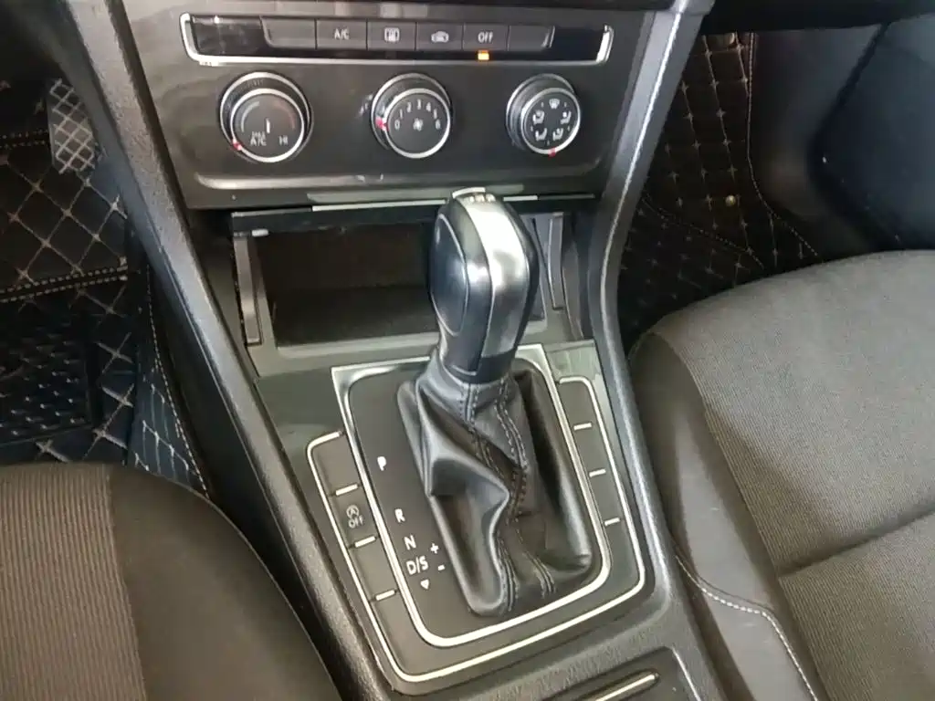 Volkswagen Golf — миниатюра 14