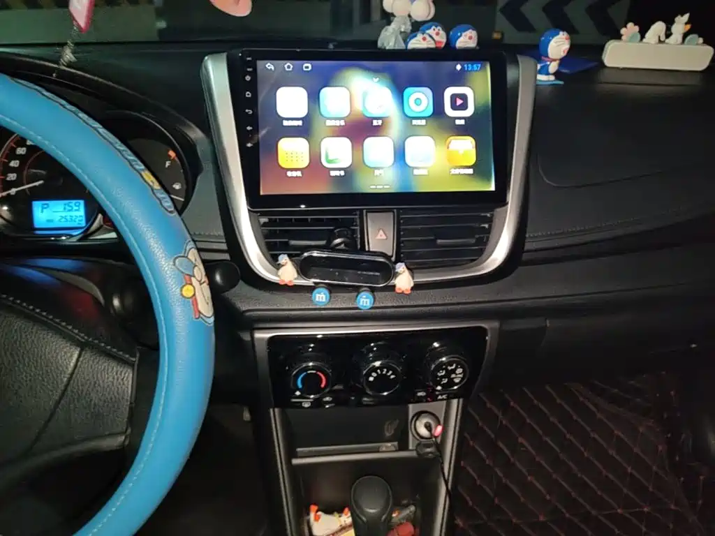 Toyota Yaris L — миниатюра 9