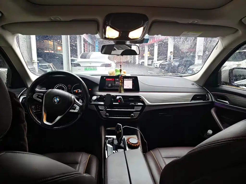 BMW 5 Series — миниатюра 6