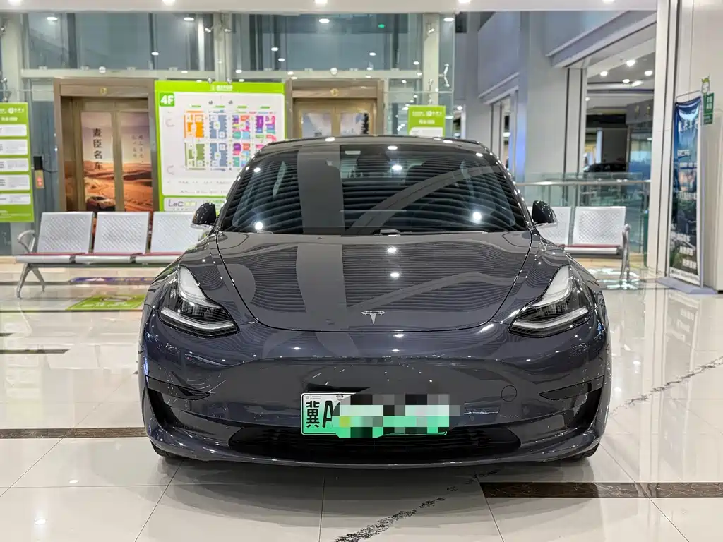 Tesla Model 3 — миниатюра 2