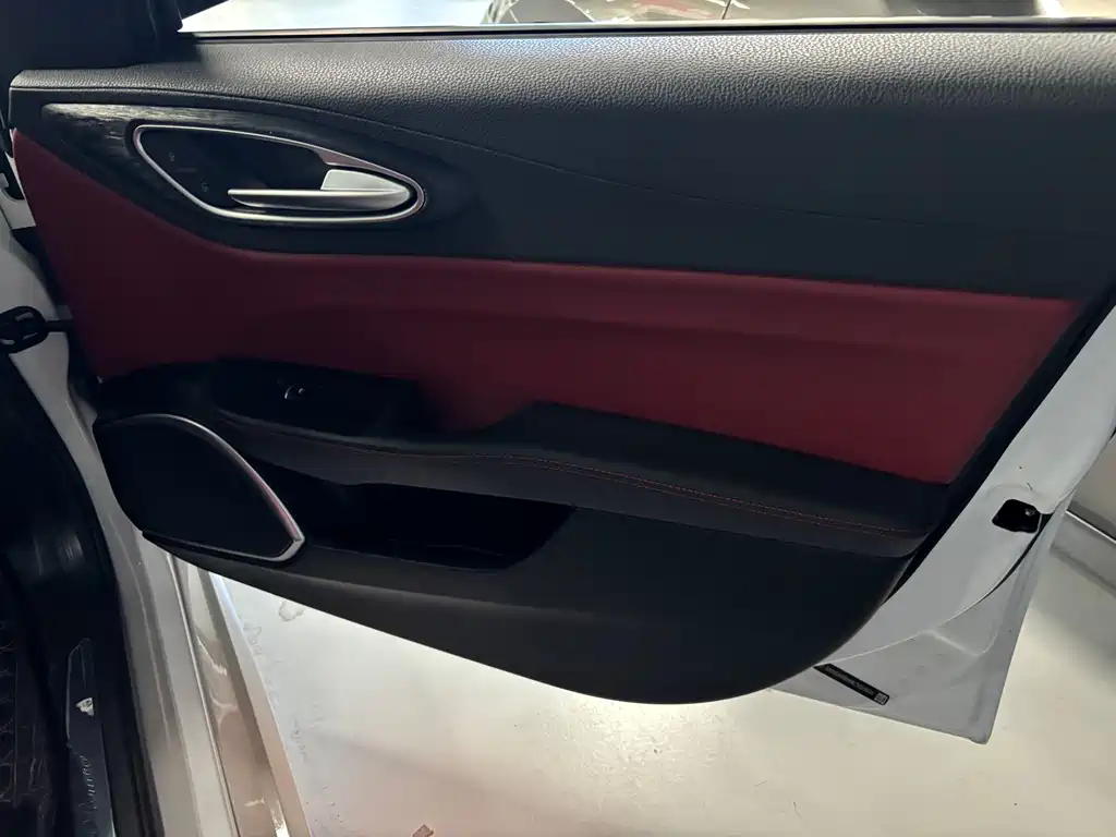 Alfa Romeo Giulia — миниатюра 7