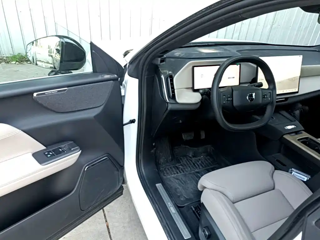 Volvo XC70 PHEV — миниатюра 16