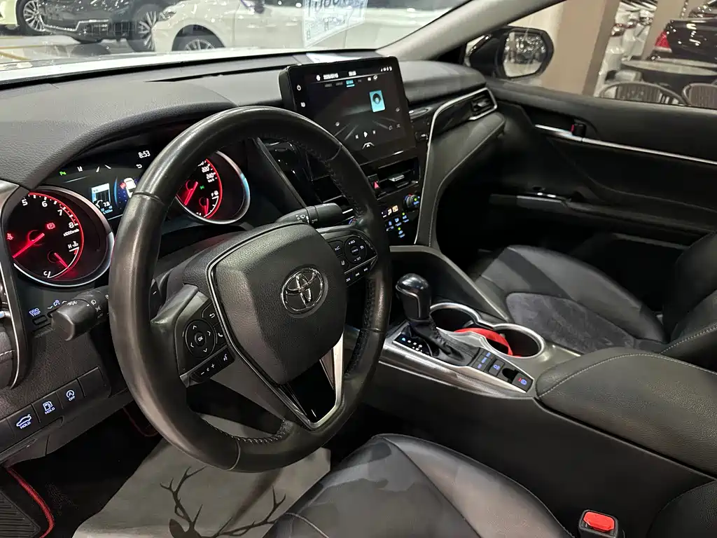 Toyota Camry — миниатюра 5