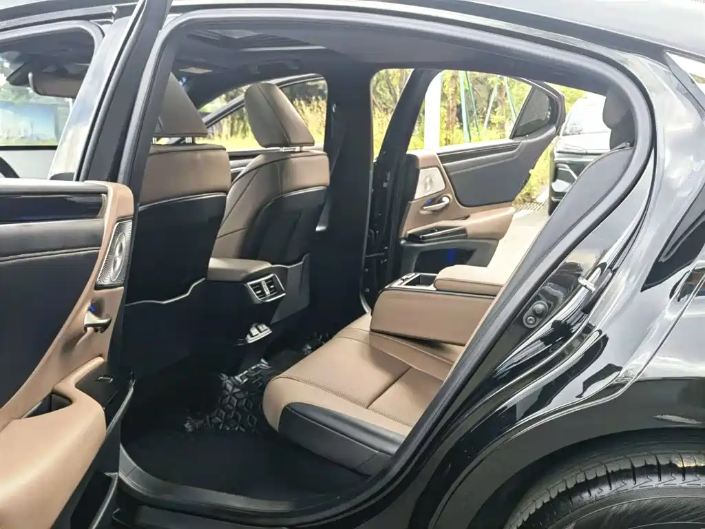 Lexus ES — миниатюра 10