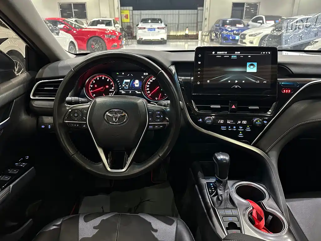 Toyota Camry — миниатюра 6
