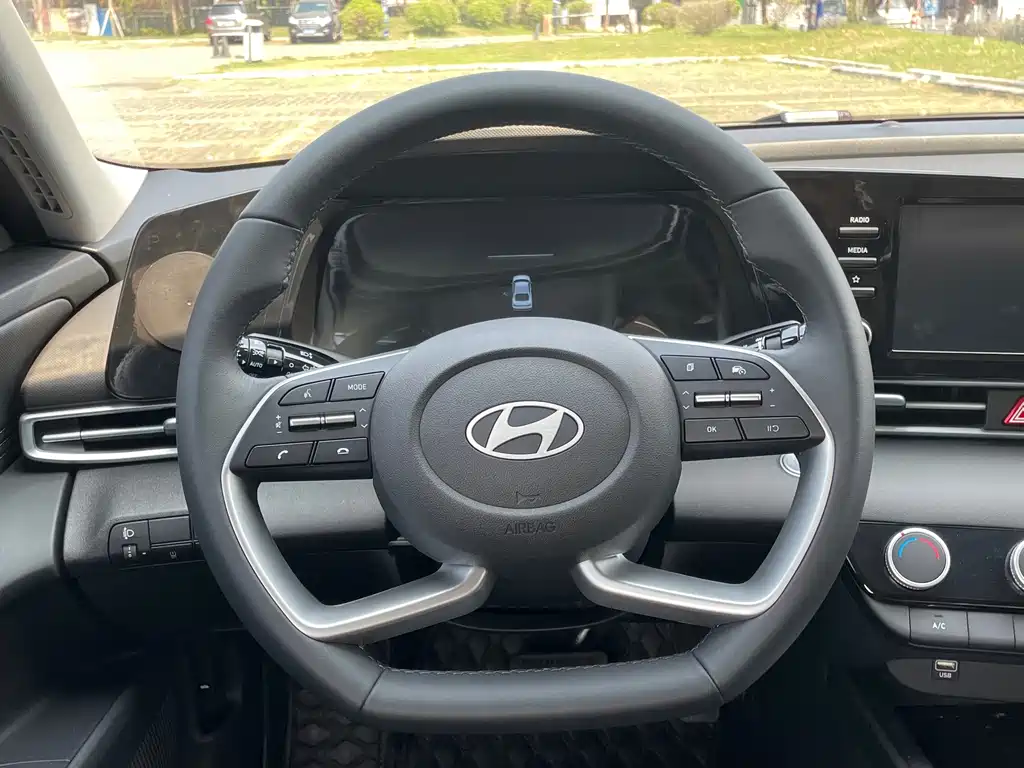 Hyundai Elantra — миниатюра 21