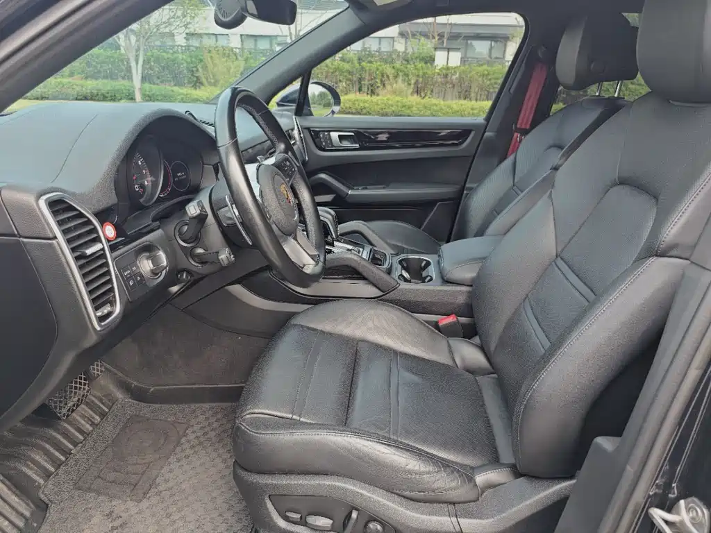 Porsche Cayenne — миниатюра 8