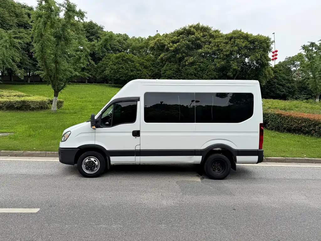 IVECO Ousheng — миниатюра 3