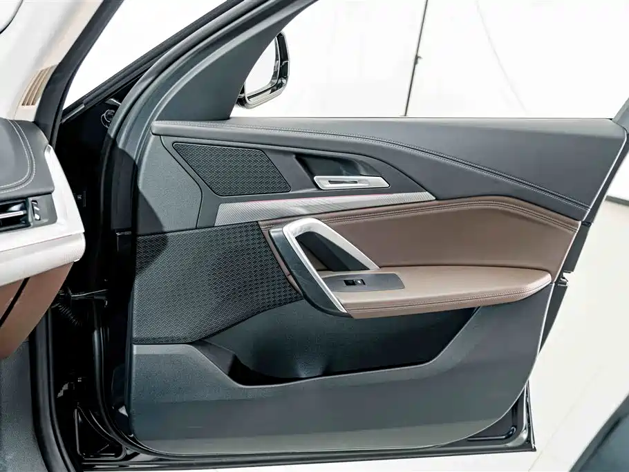 BMW iX1 — миниатюра 12