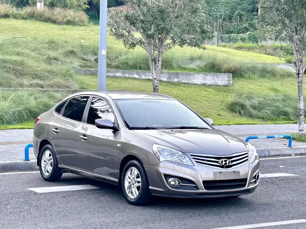 Hyundai Elantra — миниатюра 3