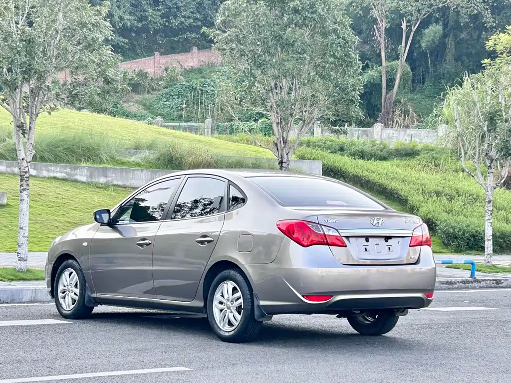 Hyundai Elantra — миниатюра 11