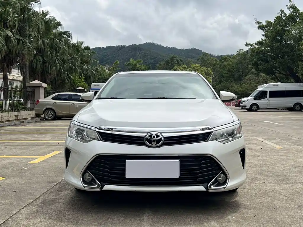 Toyota Camry — миниатюра 2